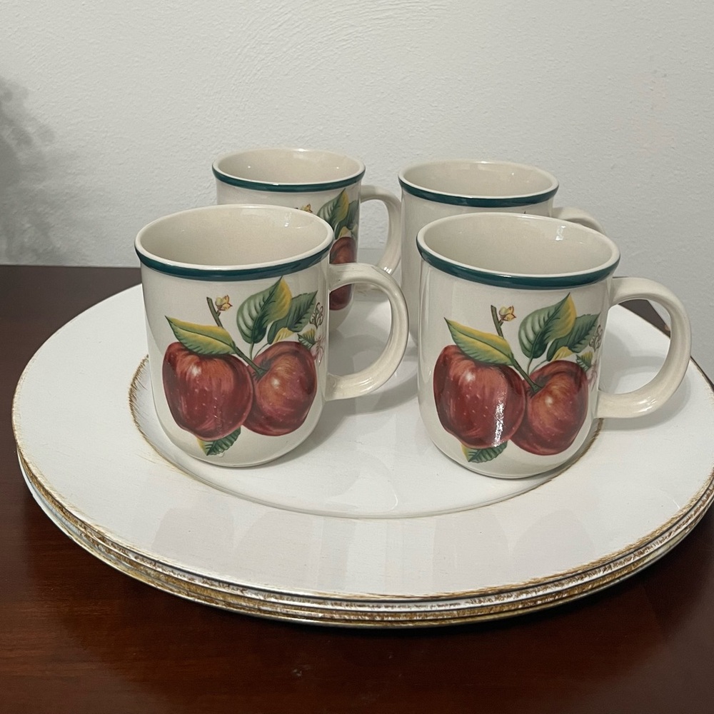 Elegant Apple Motif Ceramic Mug Set